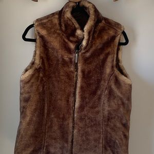 Cute reversible vest, fur one 1 side
